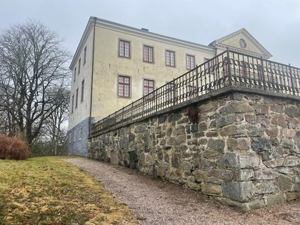 Kalkbruksfogning av mur eller grund av natursten